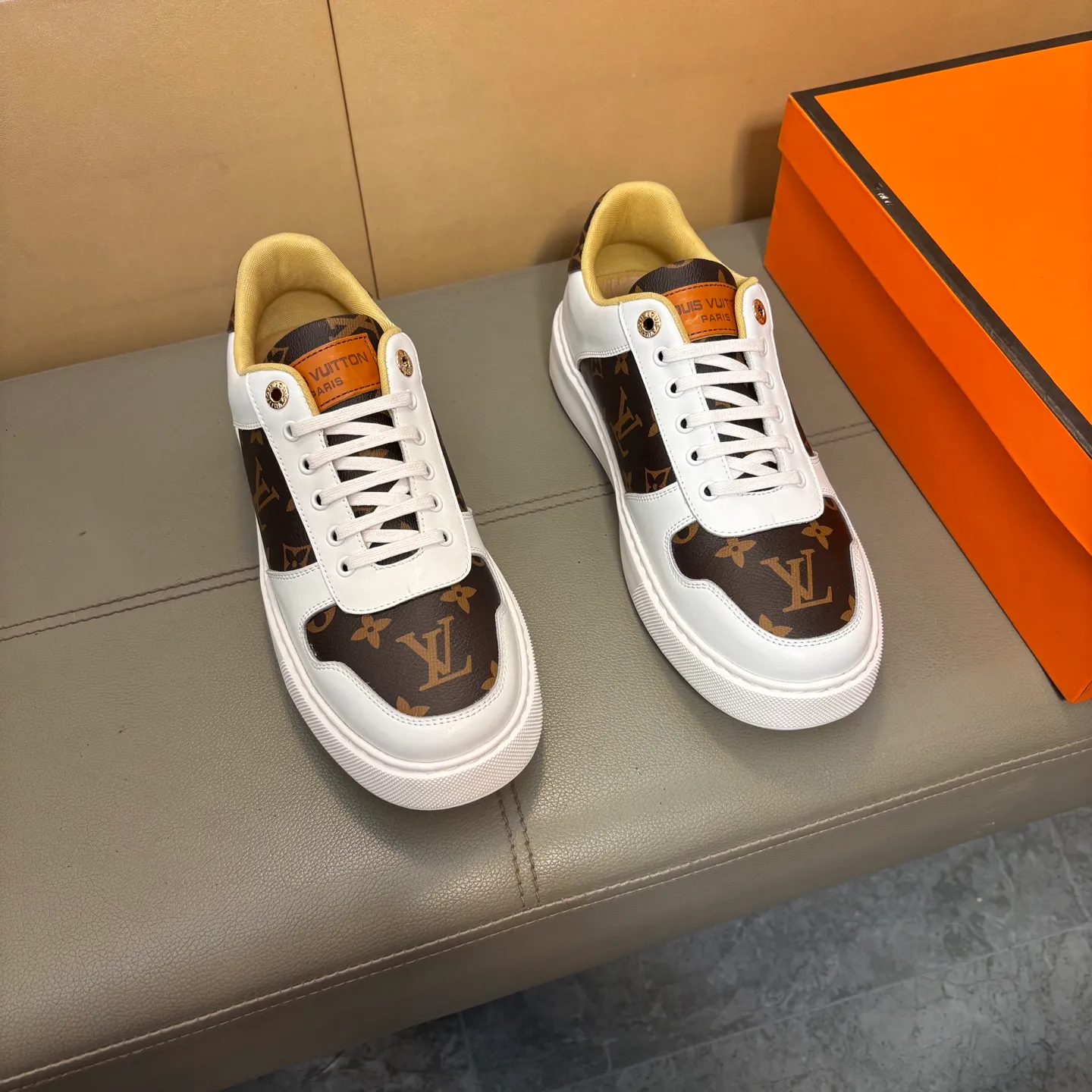 Men's shoes P400 🔆🔆👉【LV Louis Vuitton】The latest men's casual and fashionable men's shoes👟Best for all seasons💥Simple and elegant style, exclusive for trendy men, unique latest brand elements👑High-quality imported printed leather upper + cowhide, pigskin feet, fashionable and generous✅wear-resistant rubber outsole! Actual shooting🎬38-44